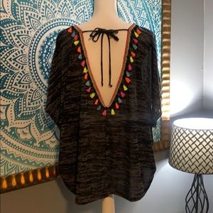 5/$20🌸Pom Pom top - L